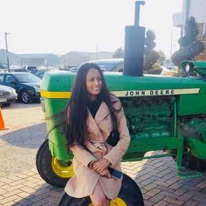 Meet your Posher, Shila